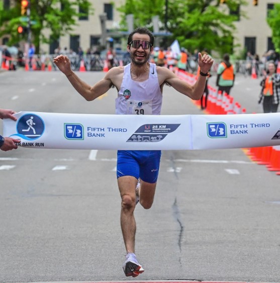 Estrada Uses Late Surge to Win USATF 25K in an American-Record Time